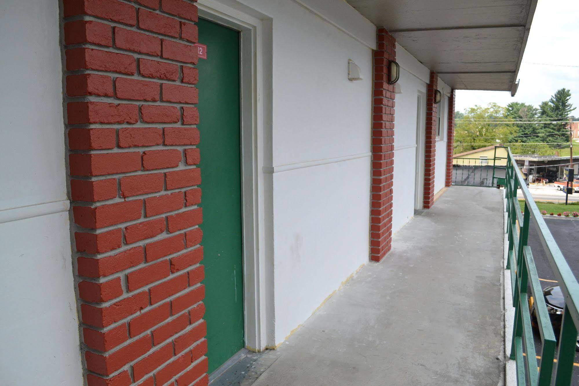Budget Inn Christiansburg Exteriör bild